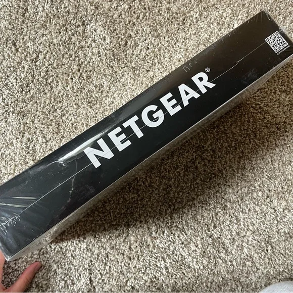 Netgear 16-Port Gigabit Ethernet Unmanaged Switch Model No. GS316 - Picture 4 of 6